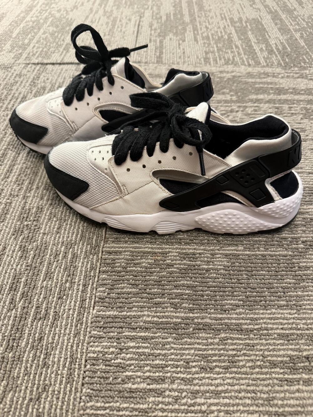 Nike Air Huarache Run Shoes Youth Size 7Y White Black Retro Sneakers 654275-103